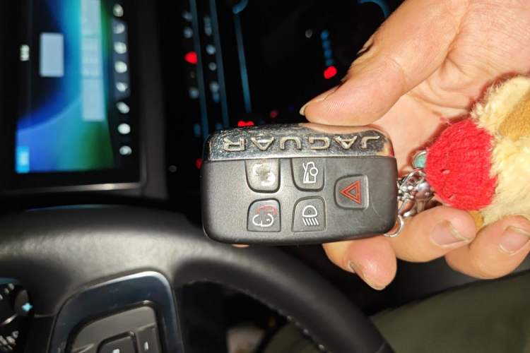 Used Jaguar XFL 2020 XFL 2.0T P200 Two-Wheel-Drive Rally Flag Edition Vehicle Key