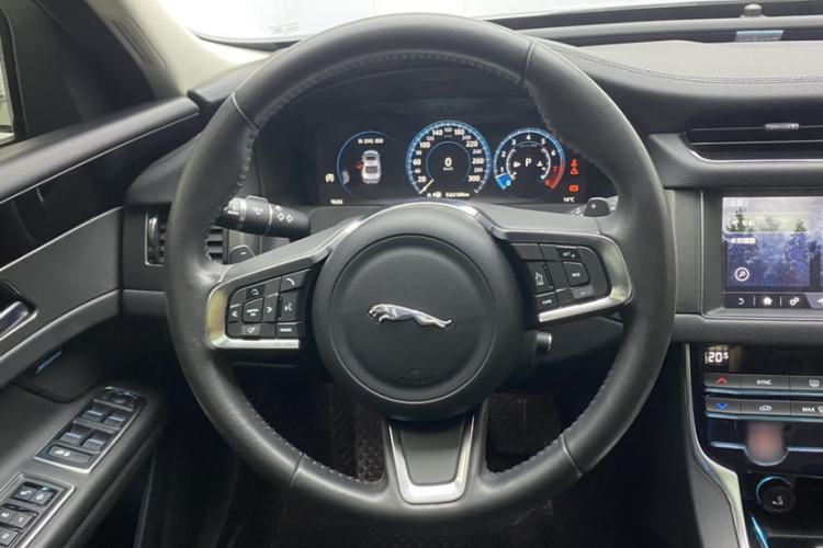 Used Jaguar XFL 2020 XFL 2.0T P200 Two-Wheel-Drive Rally Flag Edition Interior 2