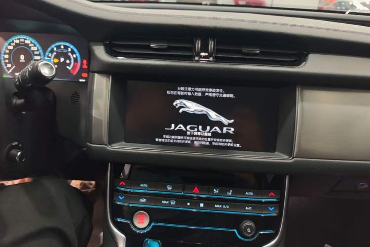 Used Jaguar XFL 2020 XFL 2.0T P250 Four-Wheel Drive Luxury Edition Audio And AC Panel