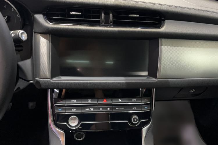 Used Jaguar XFL 2020 XFL 2.0T P200 Two-Wheel-Drive Windflower Edition Audio And AC Panel