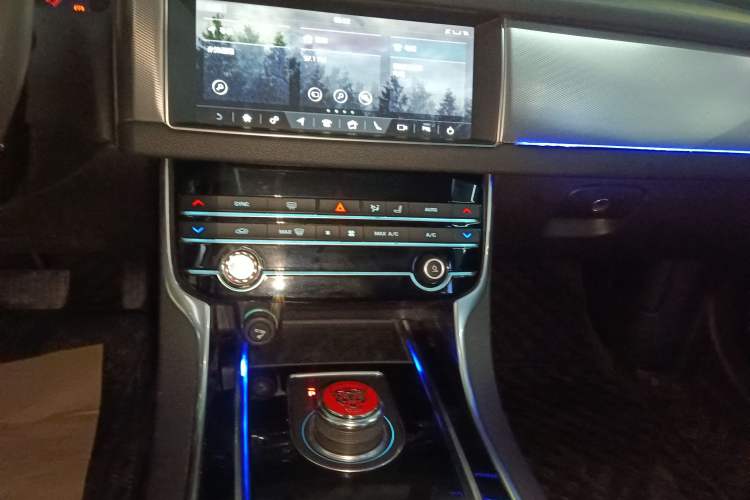 Used Jaguar XFL 2020 XFL 2.0T P200 Two-Wheel-Drive Elite Edition Audio And AC Panel