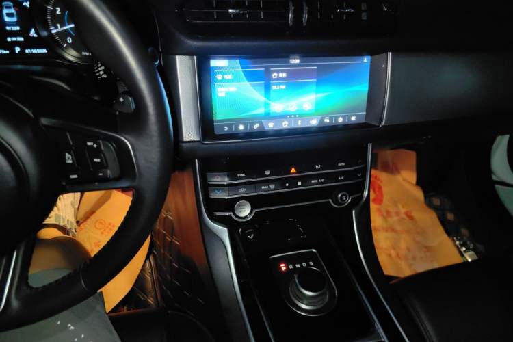 Used Jaguar XFL 2020 XFL 2.0T P200 Two-Wheel-Drive Windflower Edition Audio And AC Panel