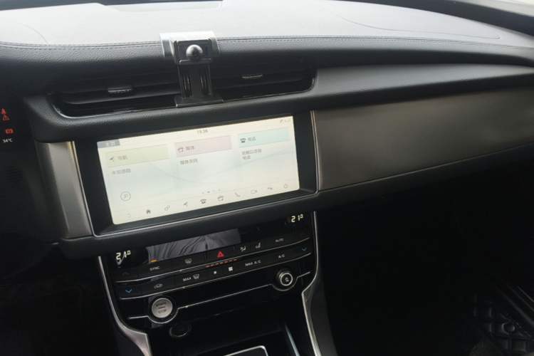 Used Jaguar XFL 2020 XFL 2.0T P200 Two-Wheel-Drive Elite Edition Audio And AC Panel