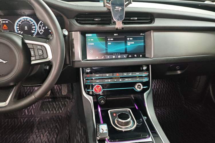 Used Jaguar XFL 2020 XFL 2.0T P200 Two-Wheel-Drive Elite Edition Audio And AC Panel