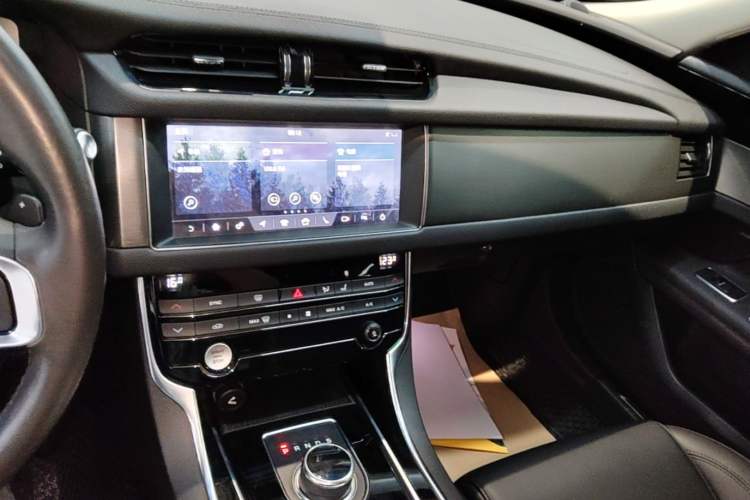 Used Jaguar XFL 2020 XFL 2.0T P200 Two-Wheel-Drive Rally Flag Edition Audio And AC Panel
