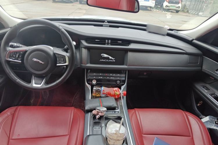 Used Jaguar XFL 2020 XFL 2.0T P200 Two-Wheel-Drive Rally Flag Edition Center Console
