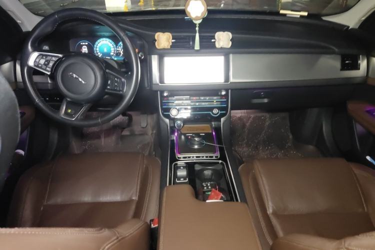 Used Jaguar XFL 2020 XFL 2.0T P250 Two-Wheel-Drive Luxury Edition Center Console