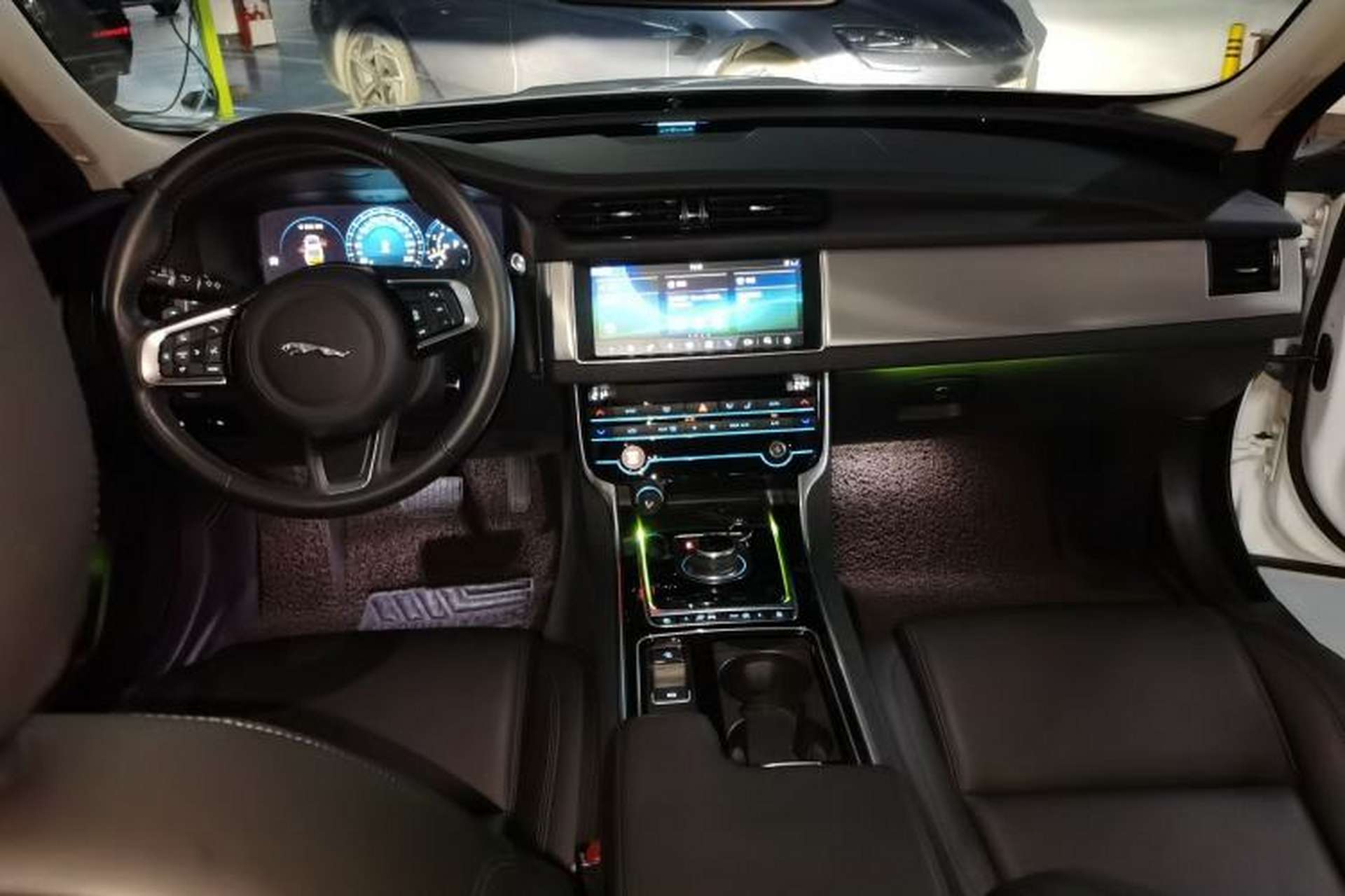Used Jaguar XFL 2020 XFL 2.0T P200 Two-Wheel-Drive Elite Edition Center Console