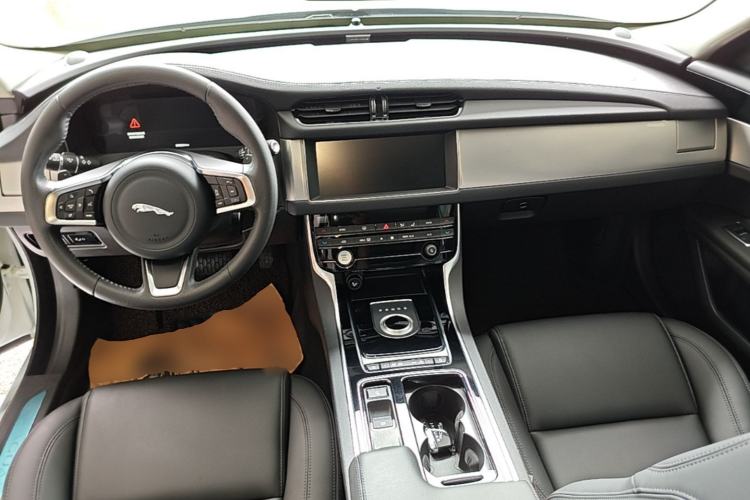 Used Jaguar XFL 2020 XFL 2.0T P200 Two-Wheel-Drive Elite Edition Center Console