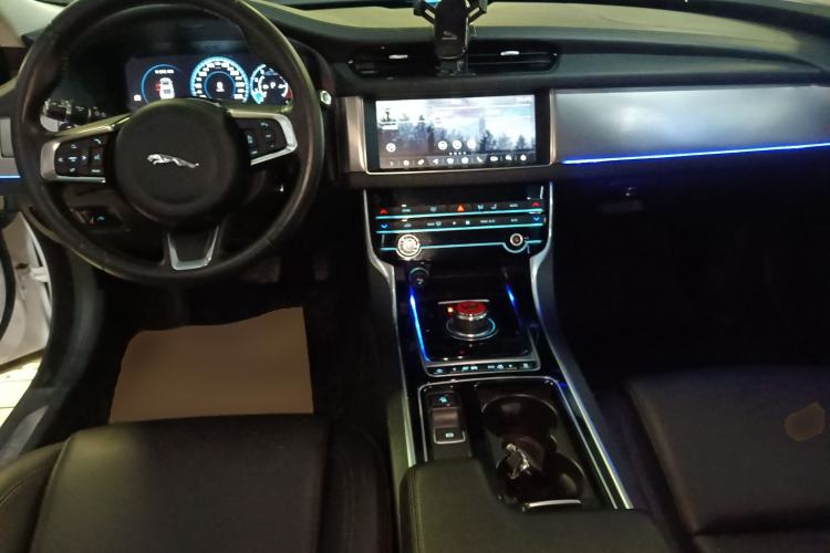 Used Jaguar XFL 2020 XFL 2.0T P200 Two-Wheel-Drive Elite Edition Center Console
