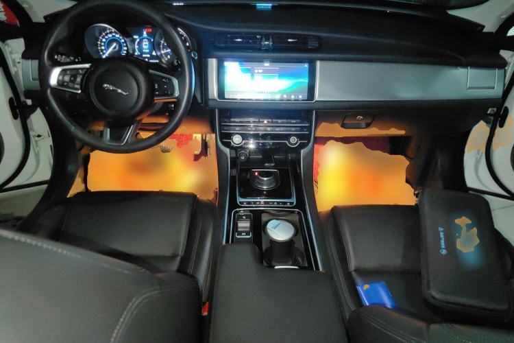 Used Jaguar XFL 2020 XFL 2.0T P200 Two-Wheel-Drive Windflower Edition Center Console