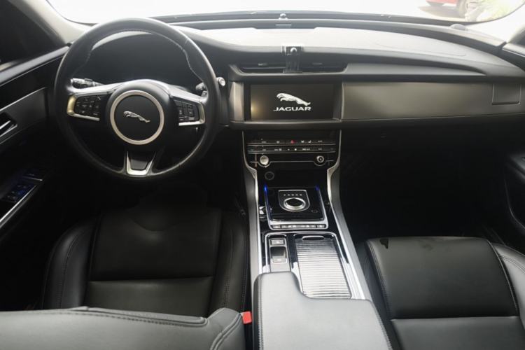 Used Jaguar XFL 2020 XFL 2.0T P200 Two-Wheel-Drive Elite Edition Center Console