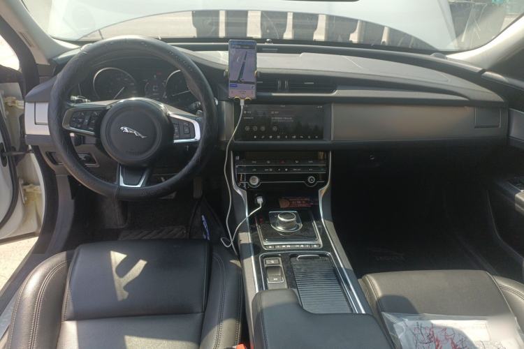 Used Jaguar XFL 2020 XFL 2.0T P200 Two-Wheel-Drive Windflower Edition Center Console