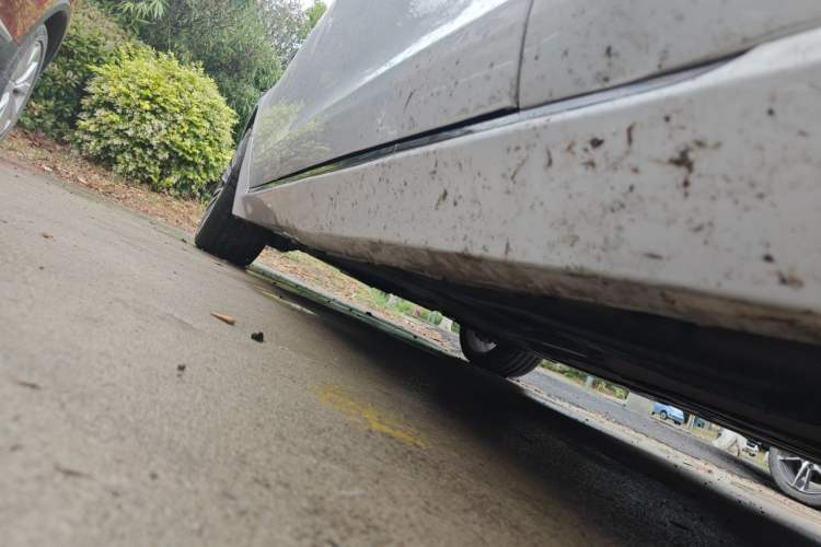 Used Jaguar XFL 2020 XFL 2.0T P200 Two-Wheel-Drive Rally Flag Edition Chassis Front Right