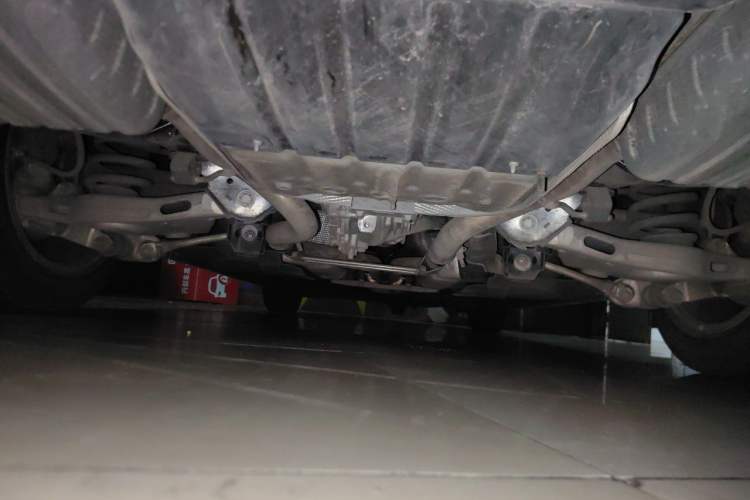 Used Jaguar XFL 2020 XFL 2.0T P200 Two-Wheel-Drive Windflower Edition Chassis Rear