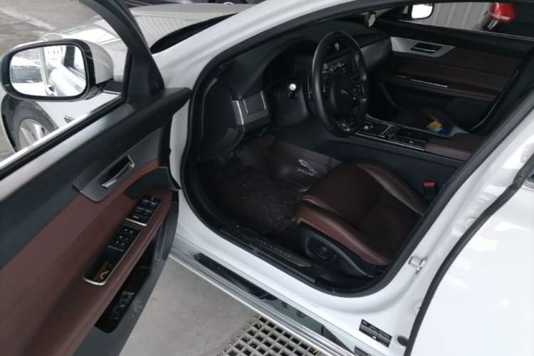 Used Jaguar XFL 2020 XFL 2.0T P250 Two-Wheel-Drive Luxury Edition Driver Seat
