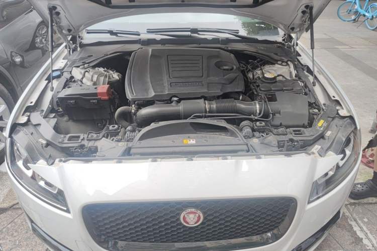 Used Jaguar XFL 2020 XFL 2.0T P200 Two-Wheel-Drive Rally Flag Edition Engine Bay