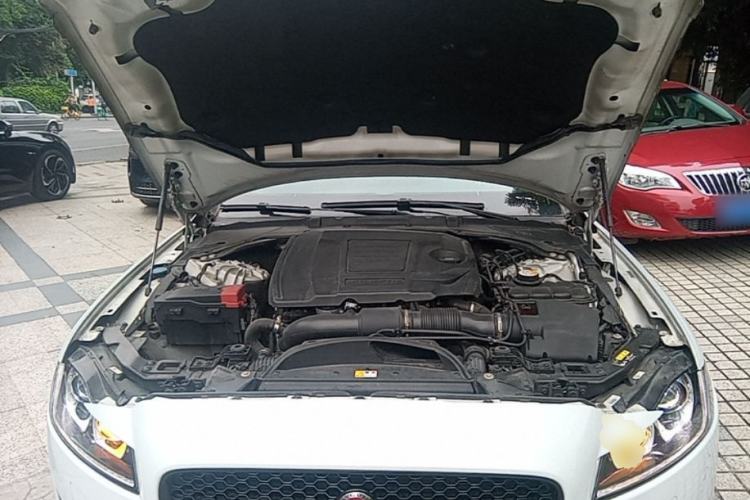 Used Jaguar XFL 2020 XFL 2.0T P200 Two-Wheel-Drive Rally Flag Edition Engine Bay