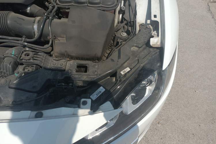 Used Jaguar XFL 2020 XFL 2.0T P200 Two-Wheel-Drive Windflower Edition Engine Bay Left