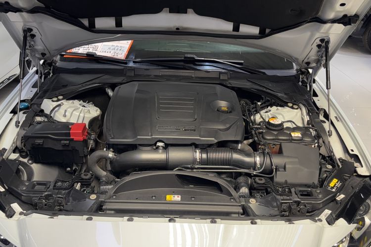 Used Jaguar XFL 2020 XFL 2.0T P200 Two-Wheel-Drive Windflower Edition Engine Bay