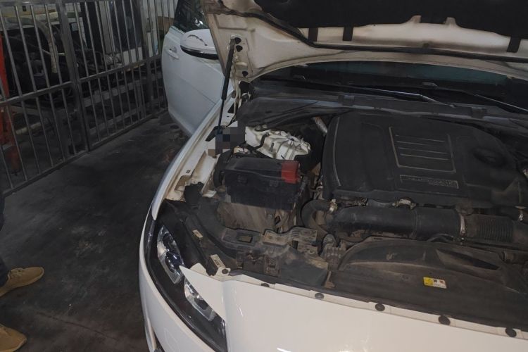 Used Jaguar XFL 2020 XFL 2.0T P200 Two-Wheel-Drive Elite Edition Engine Bay Right