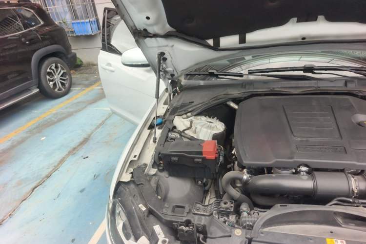 Used Jaguar XFL 2020 XFL 2.0T P200 Two-Wheel-Drive Rally Flag Edition Engine Bay Right