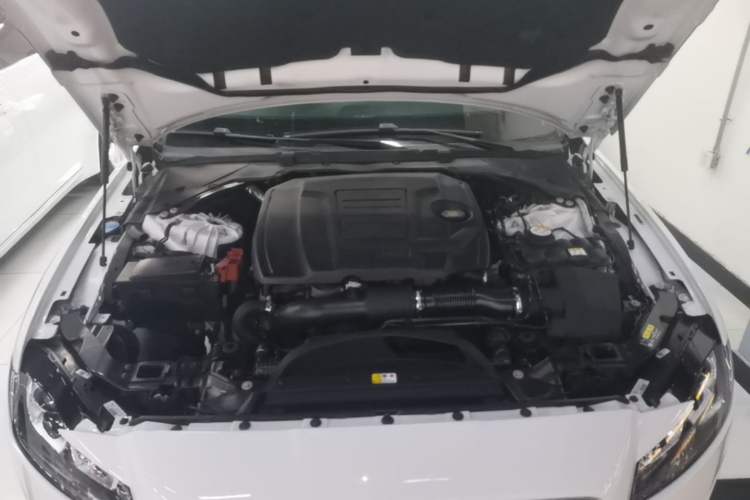 Used Jaguar XFL 2020 XFL 2.0T P200 Two-Wheel-Drive Elite Edition Engine Bay