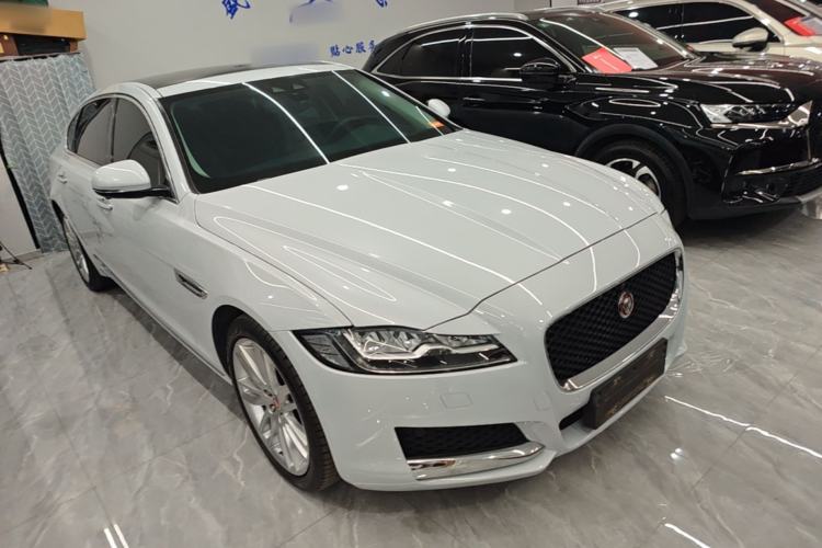 Used Jaguar XFL 2020 XFL 2.0T P250 Four-Wheel Drive Luxury Edition Front Right 45 Deg