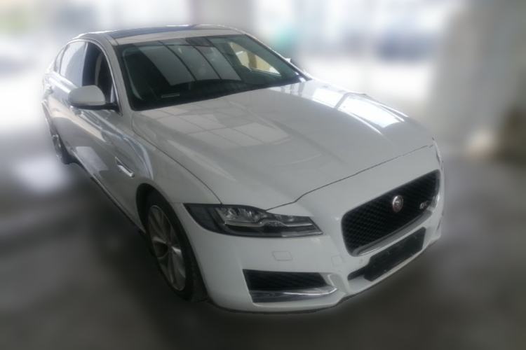 Used Jaguar XFL 2020 XFL 2.0T P250 Two-Wheel-Drive Luxury Edition Front Right 45 Deg