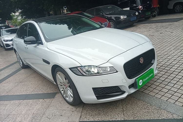 Used Jaguar XFL 2020 XFL 2.0T P200 Two-Wheel-Drive Rally Flag Edition Front Right 45 Deg