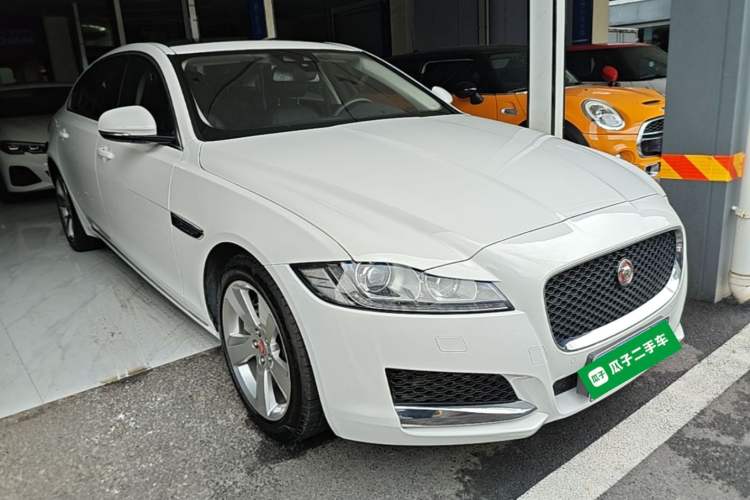 Used Jaguar XFL 2020 XFL 2.0T P200 Two-Wheel-Drive Elite Edition Front Right 45 Deg