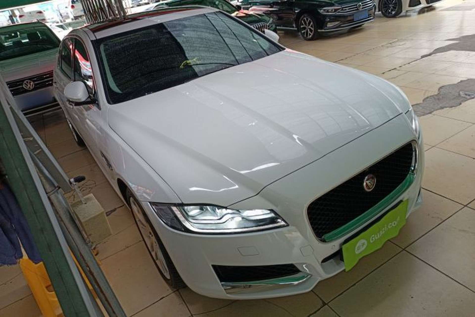 Used Jaguar XFL 2020 XFL 2.0T P250 Four-Wheel Drive Luxury Edition Front Right 45 Deg