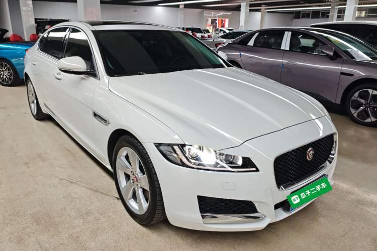 Used Jaguar XFL 2020 XFL 2.0T P200 Two-Wheel-Drive Elite Edition Front Right 45 Deg