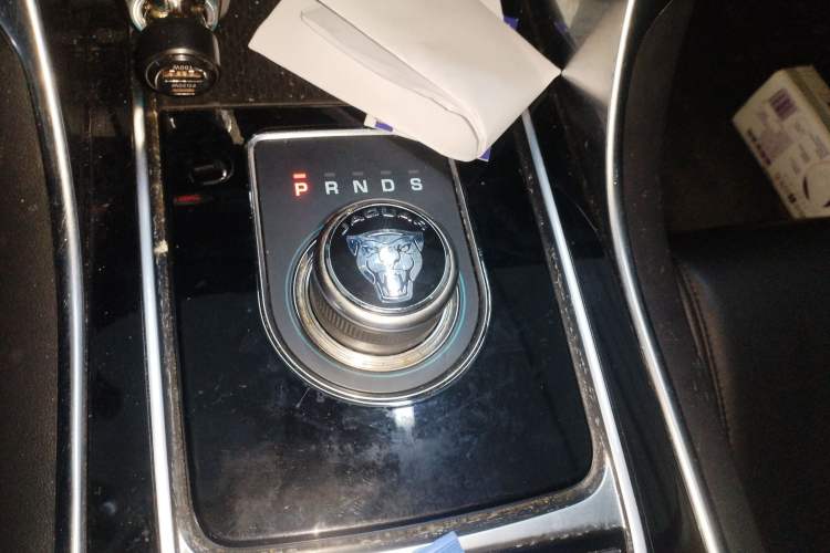 Used Jaguar XFL 2020 XFL 2.0T P200 Two-Wheel-Drive Windflower Edition Gear Lever