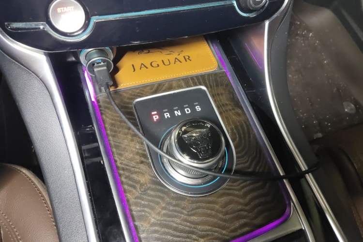 Used Jaguar XFL 2020 XFL 2.0T P250 Two-Wheel-Drive Luxury Edition Gear Lever