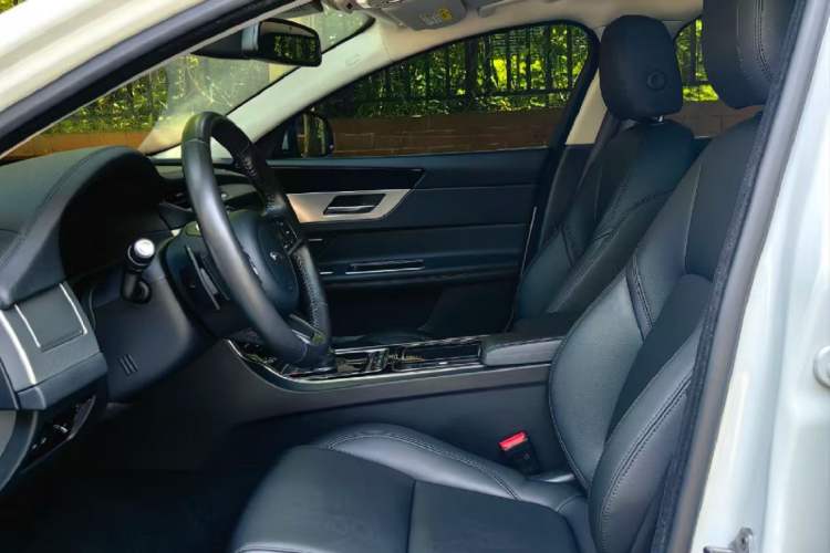 Used Jaguar XFL 2020 XFL 2.0T P200 Two-Wheel-Drive Elite Edition Interior 1