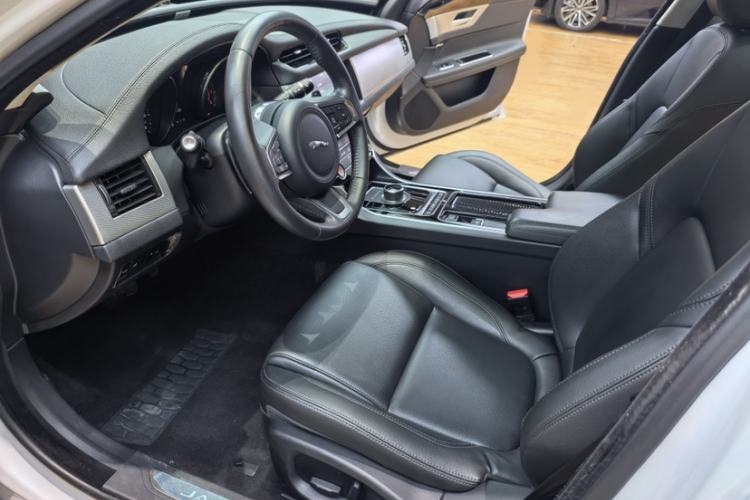 Used Jaguar XFL 2020 XFL 2.0T P200 Two-Wheel-Drive Windflower Edition Interior 1