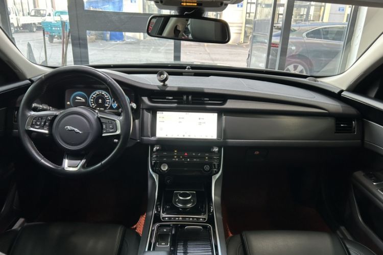 Used Jaguar XFL 2020 XFL 2.0T P200 Two-Wheel-Drive Rally Flag Edition Interior 1