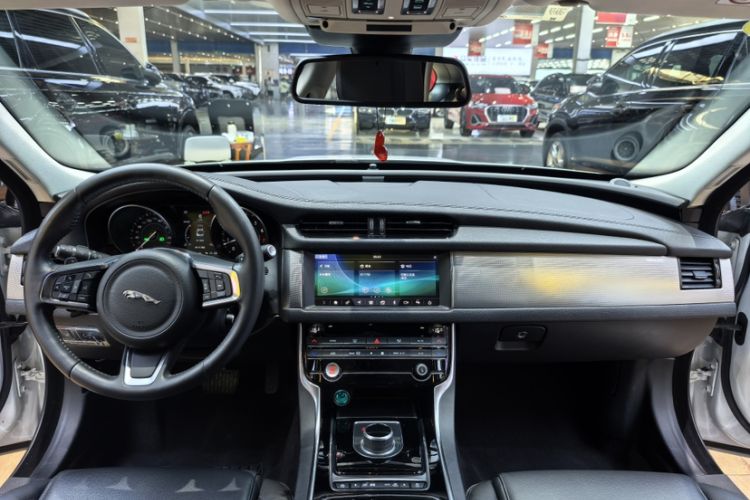 Used Jaguar XFL 2020 XFL 2.0T P200 Two-Wheel-Drive Windflower Edition Interior 10