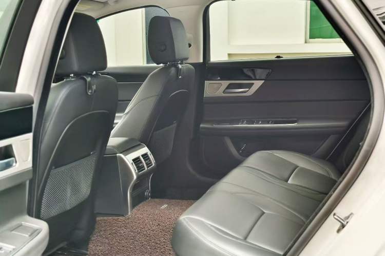 Used Jaguar XFL 2020 XFL 2.0T P200 Two-Wheel-Drive Elite Edition Interior 2