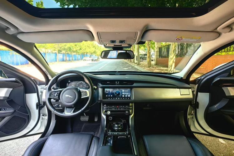 Used Jaguar XFL 2020 XFL 2.0T P200 Two-Wheel-Drive Elite Edition Interior 2