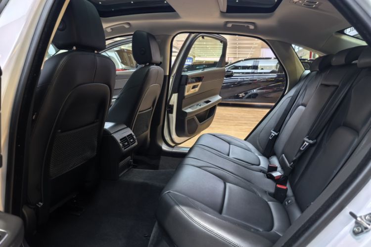 Used Jaguar XFL 2020 XFL 2.0T P200 Two-Wheel-Drive Windflower Edition Interior 3