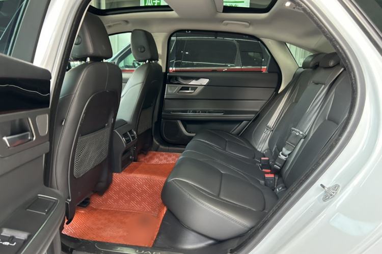 Used Jaguar XFL 2020 XFL 2.0T P200 Two-Wheel-Drive Rally Flag Edition Interior 3