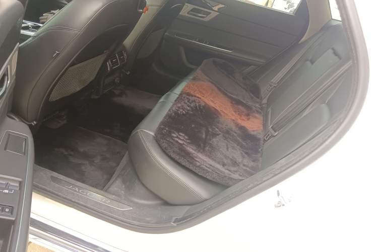 Used Jaguar XFL 2020 XFL 2.0T P200 Two-Wheel-Drive Elite Edition Interior 4