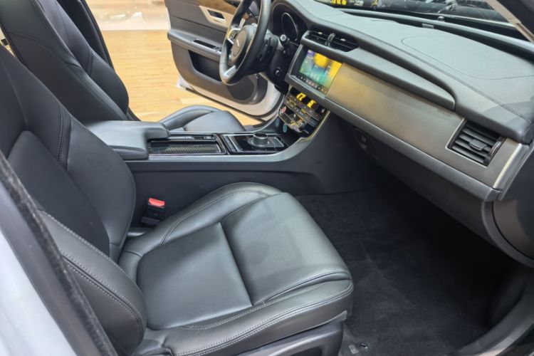 Used Jaguar XFL 2020 XFL 2.0T P200 Two-Wheel-Drive Windflower Edition Interior 4
