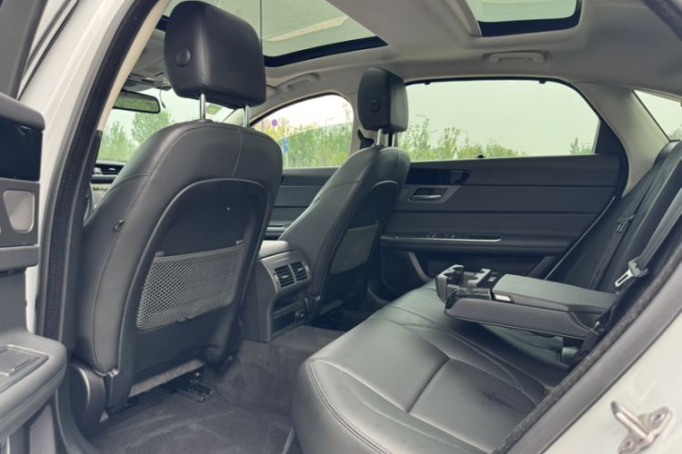 Used Jaguar XFL 2020 XFL 2.0T P200 Two-Wheel-Drive Rally Flag Edition Interior 5