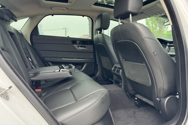 Used Jaguar XFL 2020 XFL 2.0T P200 Two-Wheel-Drive Rally Flag Edition Interior 8
