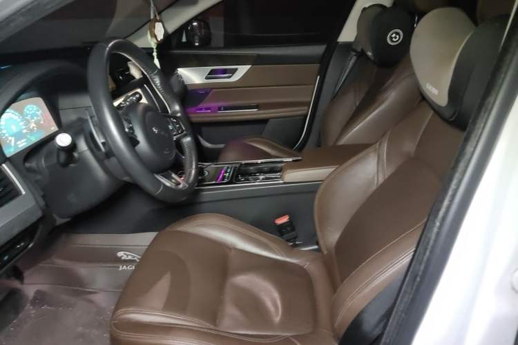 Used Jaguar XFL 2020 XFL 2.0T P250 Two-Wheel-Drive Luxury Edition Left Front Seat