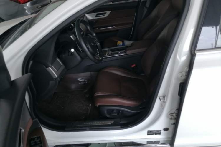 Used Jaguar XFL 2020 XFL 2.0T P250 Two-Wheel-Drive Luxury Edition Left Front Seat