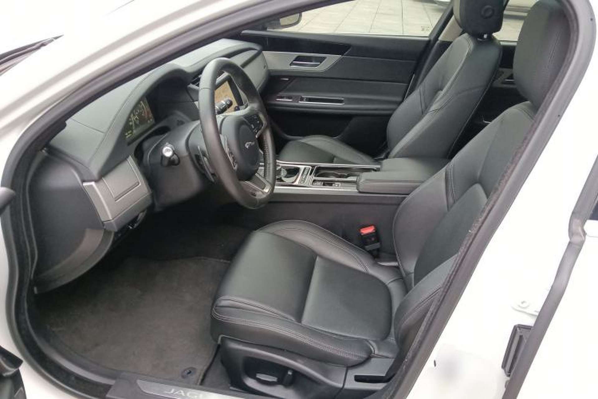 Used Jaguar XFL 2020 XFL 2.0T P200 Two-Wheel-Drive Elite Edition Left Front Seat